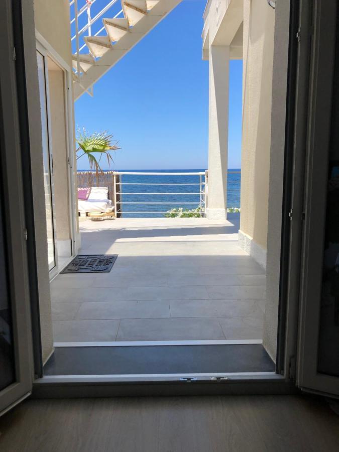 Sea View Life Hotell Carini Exteriör bild