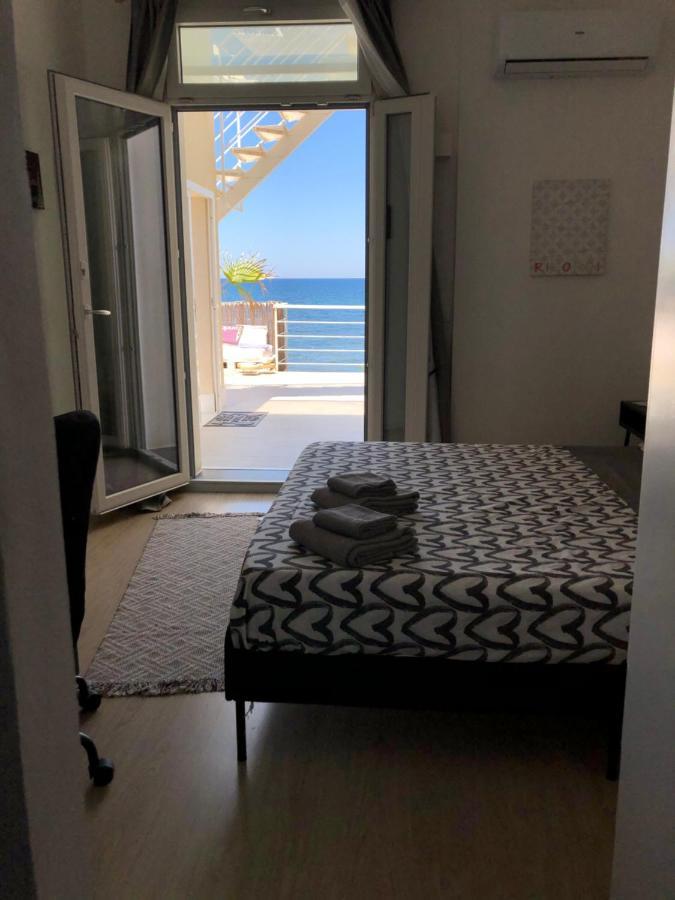 Sea View Life Hotell Carini Exteriör bild