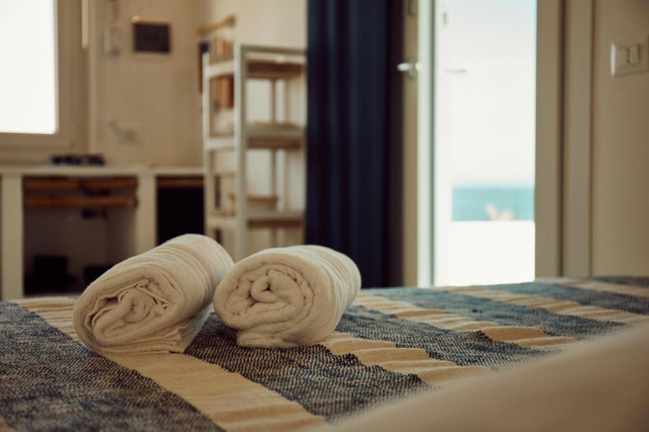 Sea View Life Hotell Carini Exteriör bild