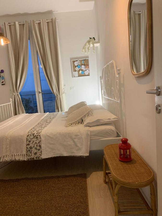 Sea View Life Hotell Carini Exteriör bild